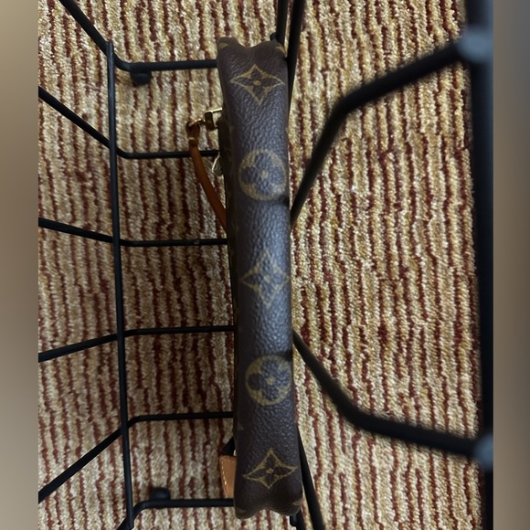 LOUIS VUITTON AUTHENTICATED Monogram Canvas Pochette Accessoires & 46.5" Strap - Picture 5 of 16